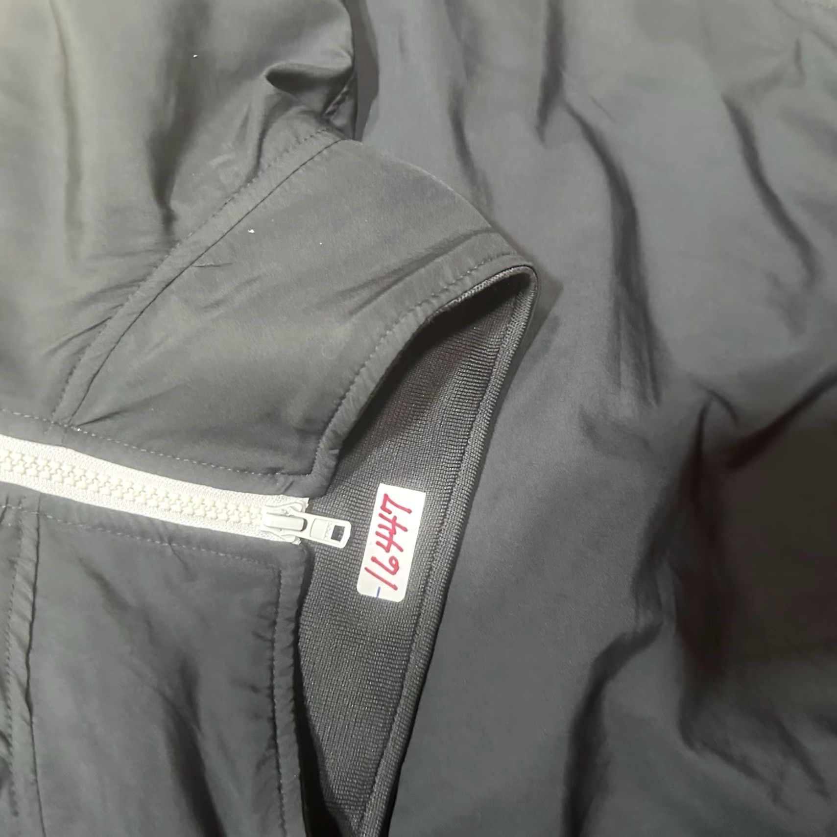 Nike Nike Windbreaker Track Jacket Mens Large Black Nike Air Track Jacket Mens Large Black Size US L / EU 52-54 / 3 - 8 Thumbnail