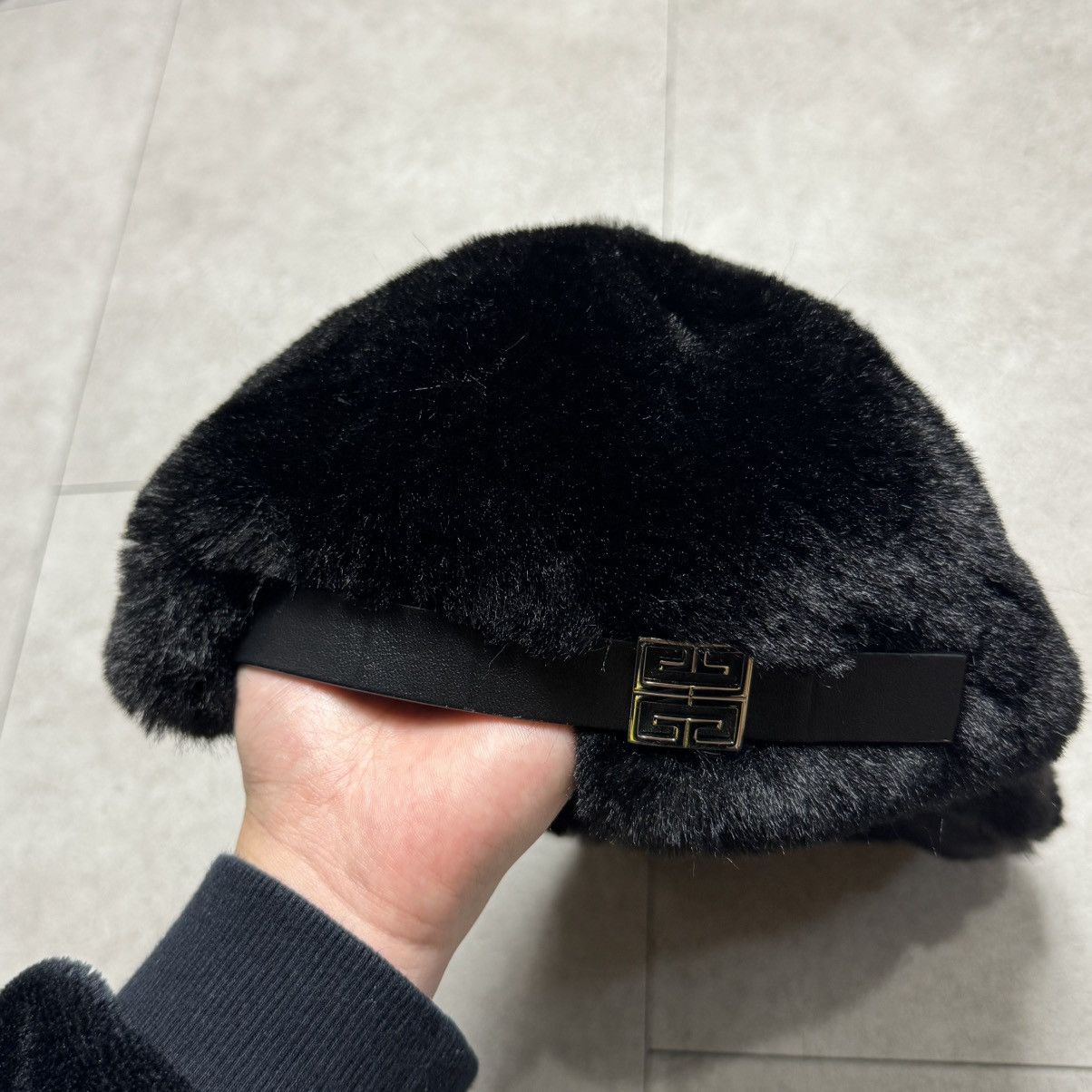Givenchy RARE GIVENCHY 4G strap FUR HAT Size ONE SIZE - 3 Thumbnail