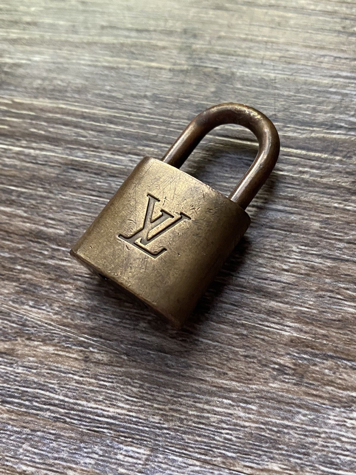 Louis Vuitton Louis Vuitton Lock Size ONE SIZE - 1 Thumbnail