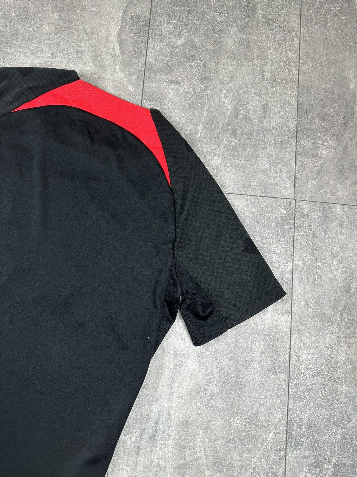 Nike Nike Liverpool FC Strike Performance Training Soccer Jersey Size US L / EU 52-54 / 3 - 13 Thumbnail