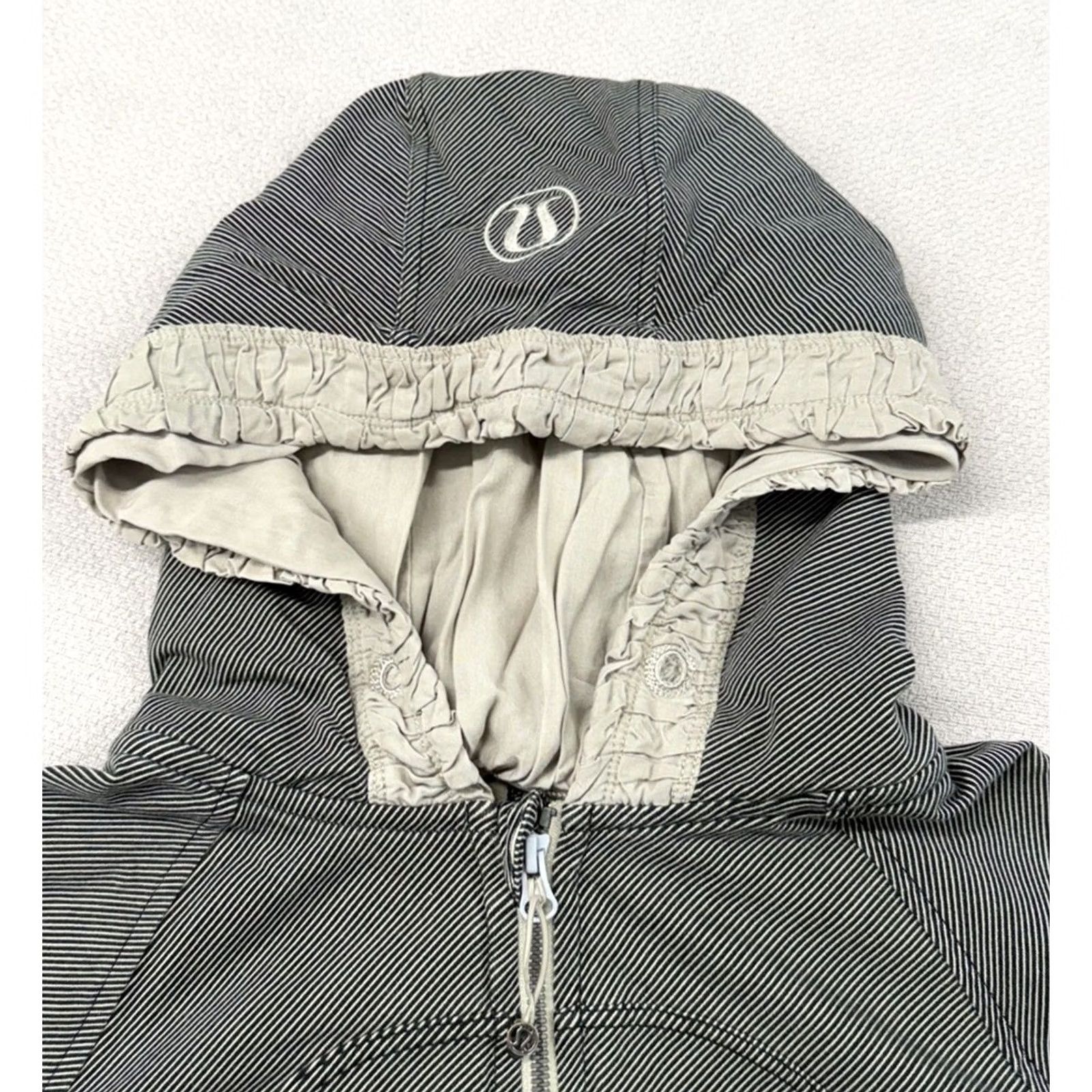 Lululemon Lululemon Movement Jacket Striped Black Mojave Tan Size 2 Women Multicolor Cotton Blend Zip Jacket Size XS / US 0-2 / IT 36-38 - 6 Thumbnail