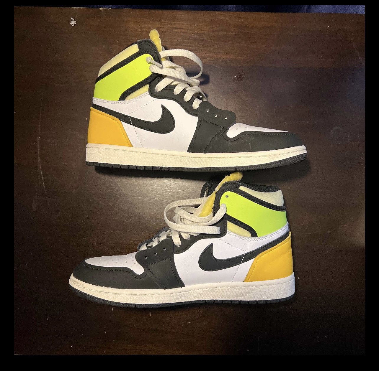 Jordan Brand Jordan 1 volt Size US 8 / EU 41 - 2 Thumbnail
