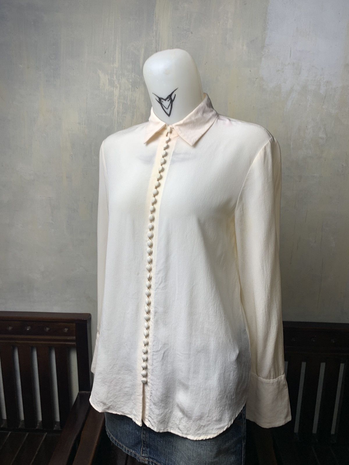 Club Monaco Club Monaco Off White Helek Knotted Buttondowns Silk Blouse Size S / US 4 / IT 40 - 2 Thumbnail