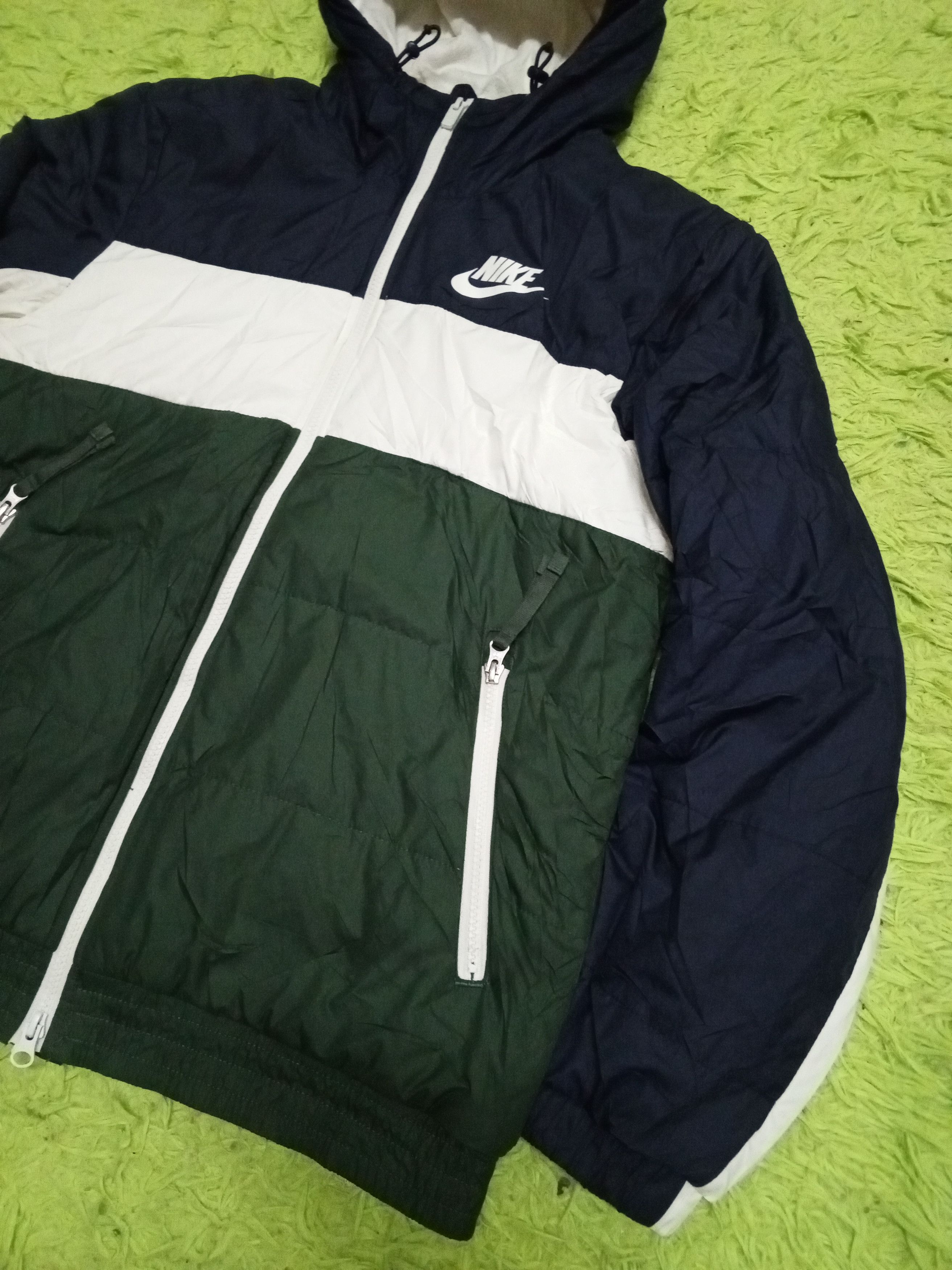 Nike NIKE MULTI COLOR RAIN JACKET HODDIE Size US XL / EU 56 / 4 - 3 Thumbnail