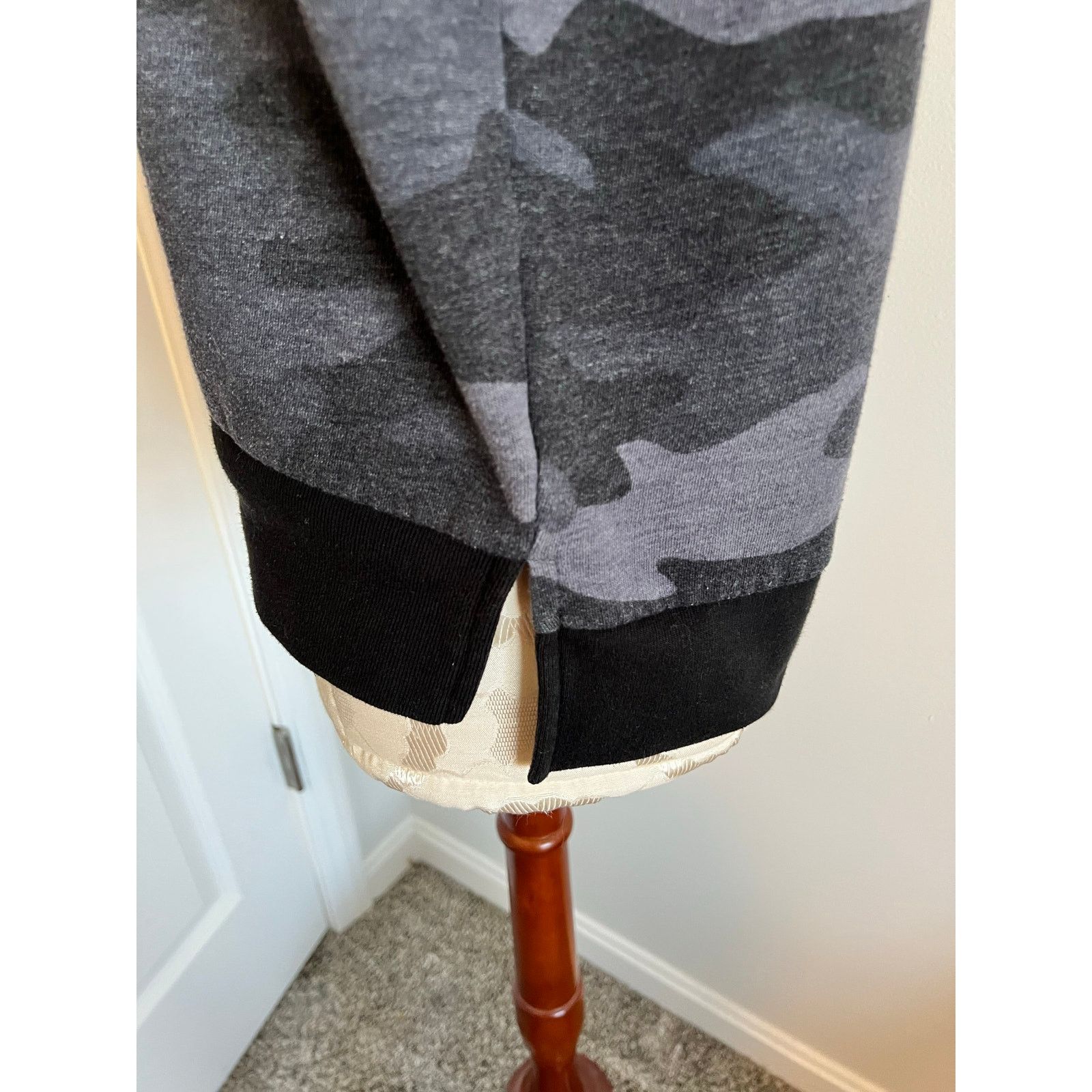 Pink Victoria’s Secret PINK Camo Crewneck Pullover Sweatshirt XS Size XS / US 0-2 / IT 36-38 - 9 Thumbnail