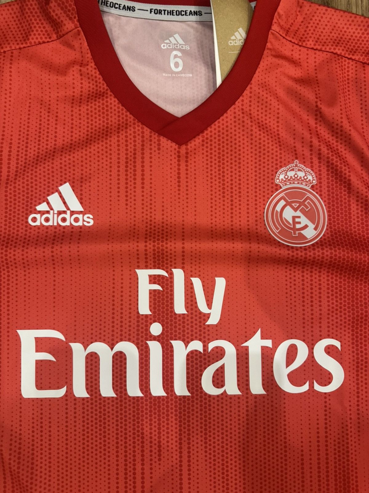 Adidas REAL MADRID 2018-2019 JERSEY ADIDAS FOOTBALL DP5443 SIZE 6 Size US M / EU 48-50 / 2 - 6 Thumbnail