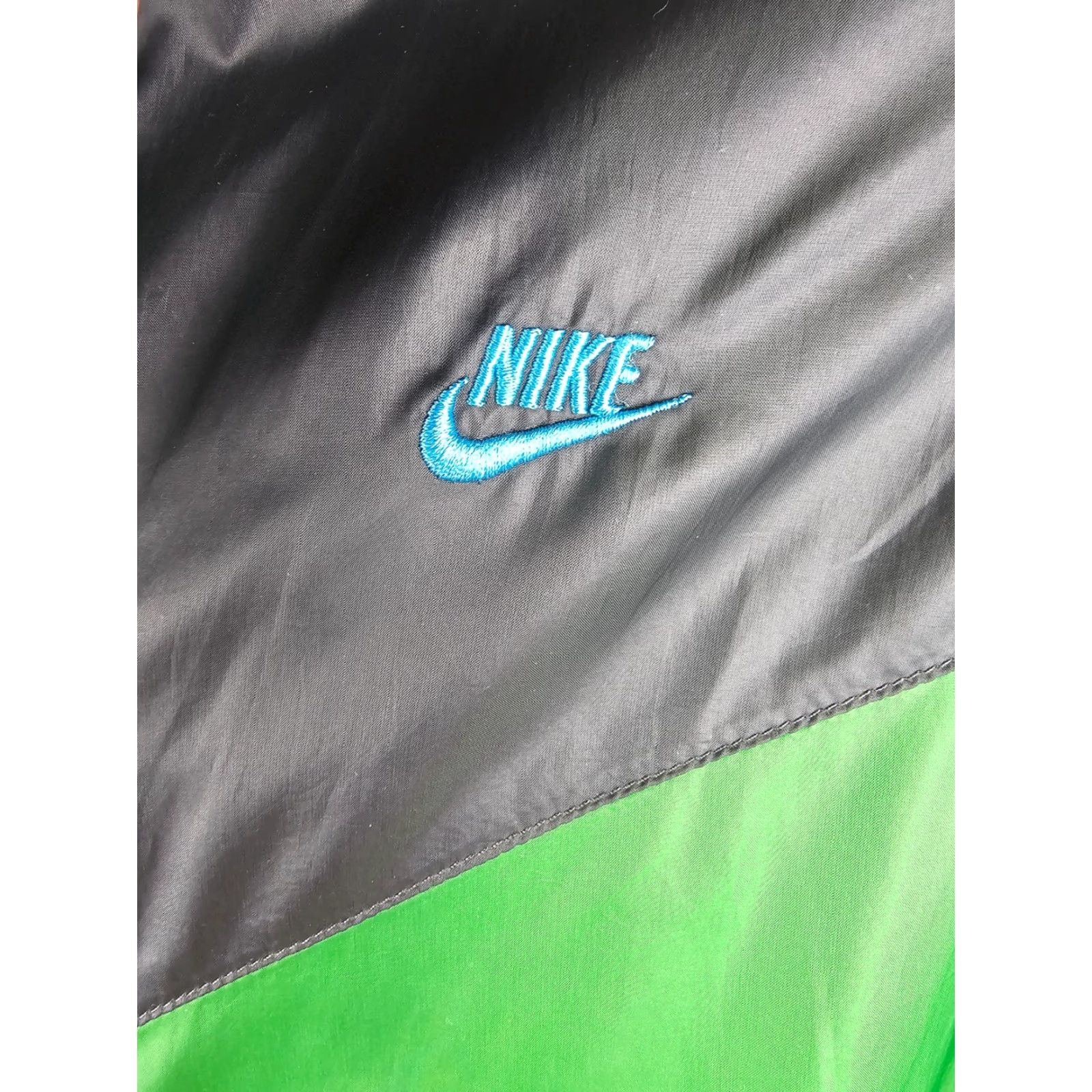 Nike VINTAGE Nike Windbreaker Track Top Jacket Medium Mens Green 80s 90s Windbreaker Nylon Jacket Activewear Best Seller Size US M / EU 48-50 / 2 - 2 Thumbnail