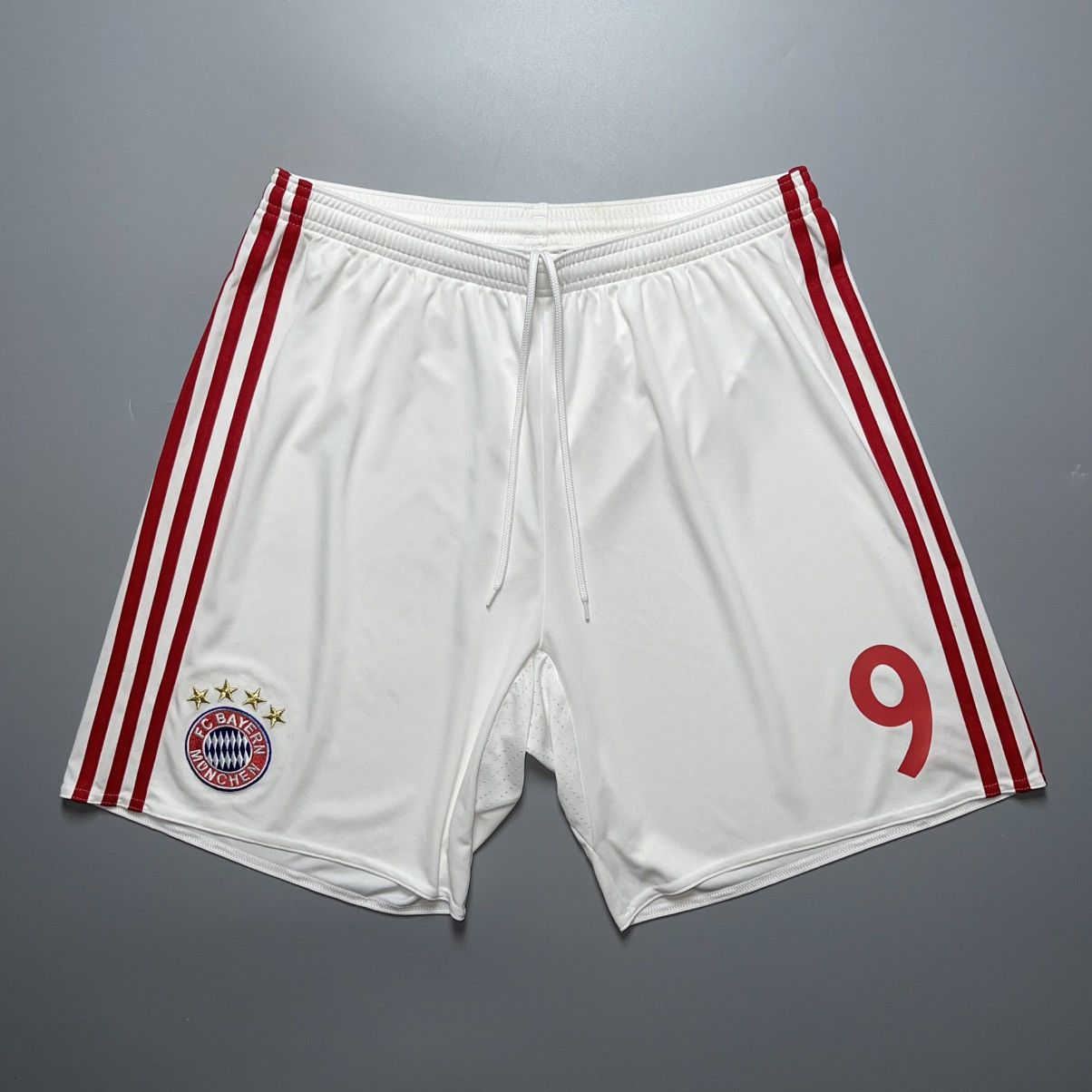 Adidas BAYERN ADIDAS 2016/2017 FOOTBALL HOME SHORTS #9 LEWANDOWSKI Size US 37 - 1 Thumbnail