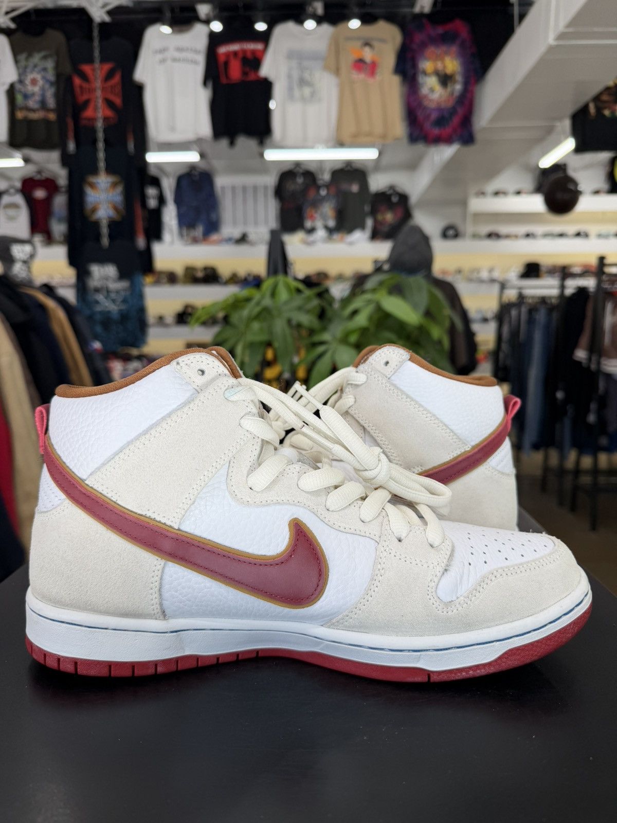 Nike Nike SB Dunk High Sail Bright Crimson Size 9.5 (2020) Size US 9.5 / EU 42-43 - 3 Thumbnail