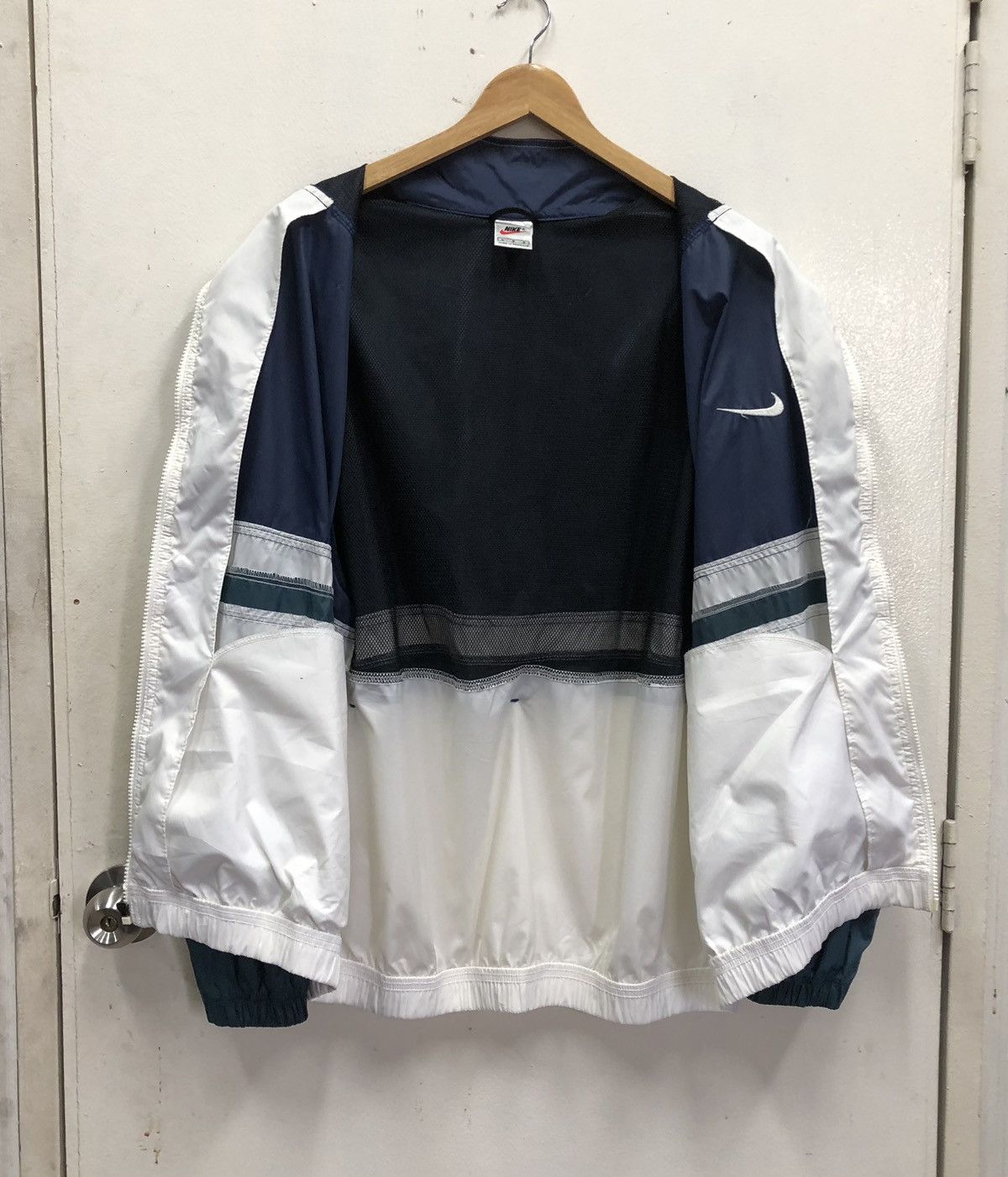 Nike VINTAGE 90S NIKE EMBROIDERY LOGO WINDBREAKER JACKET Size US L / EU 52-54 / 3 - 11 Thumbnail
