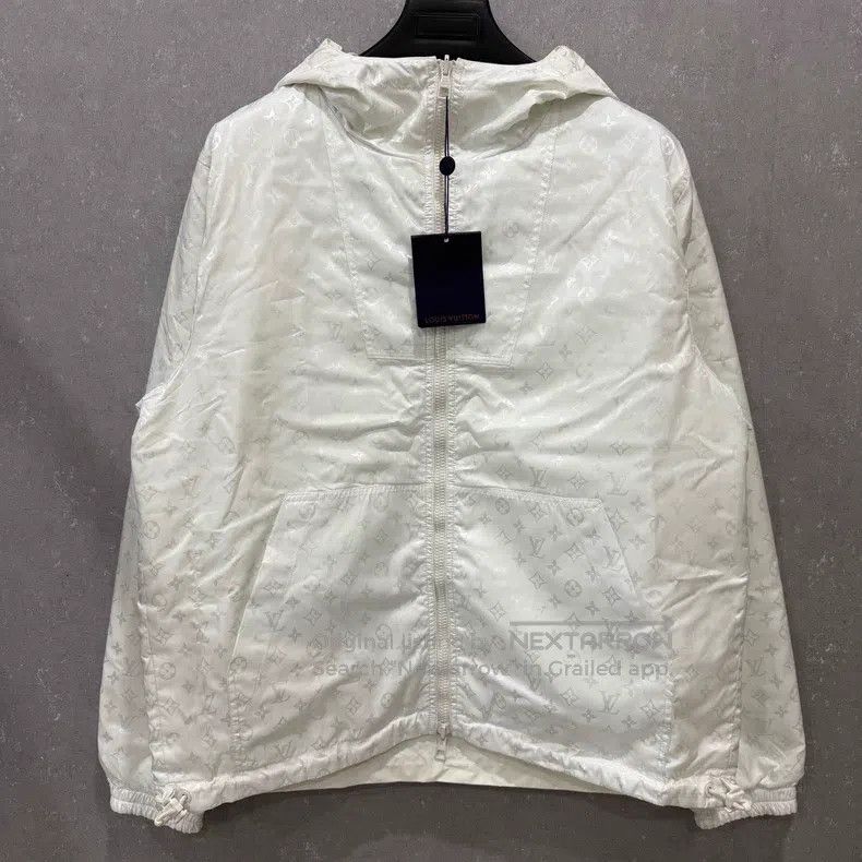 Louis Vuitton Louis Vuitton White pin full of logo double-sided assault Size US M / EU 48-50 / 2 - 1 Thumbnail