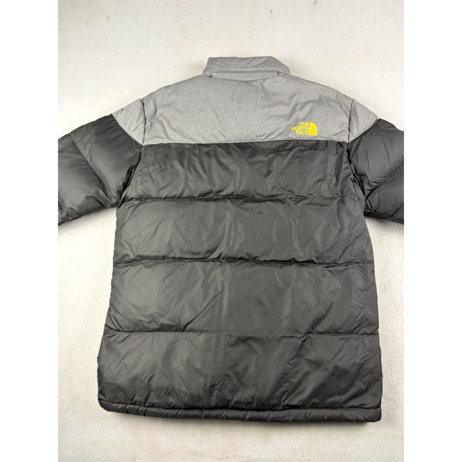 The North Face VINTAGE The North Face Nuptse Puffer Jacket Men L Gray Japan Release Retro Outdoor Zip Logo Jacket Mens Size US L / EU 52-54 / 3 - 5 Thumbnail
