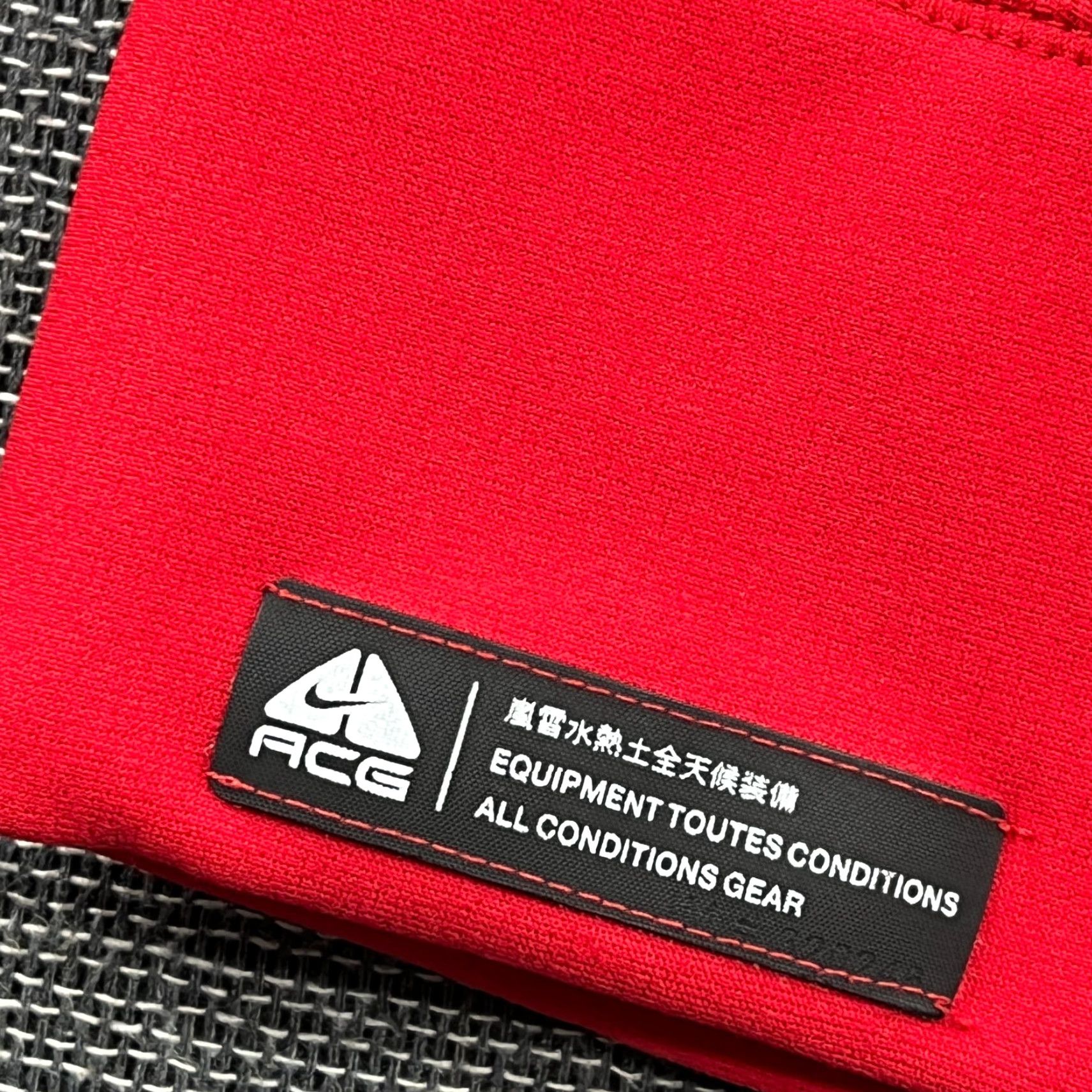 Nike VINTAGE Nike ACG Beanie Hat Skull Cap Softshell Red Winter Ski OSFM Mens Size ONE SIZE - 2 Thumbnail