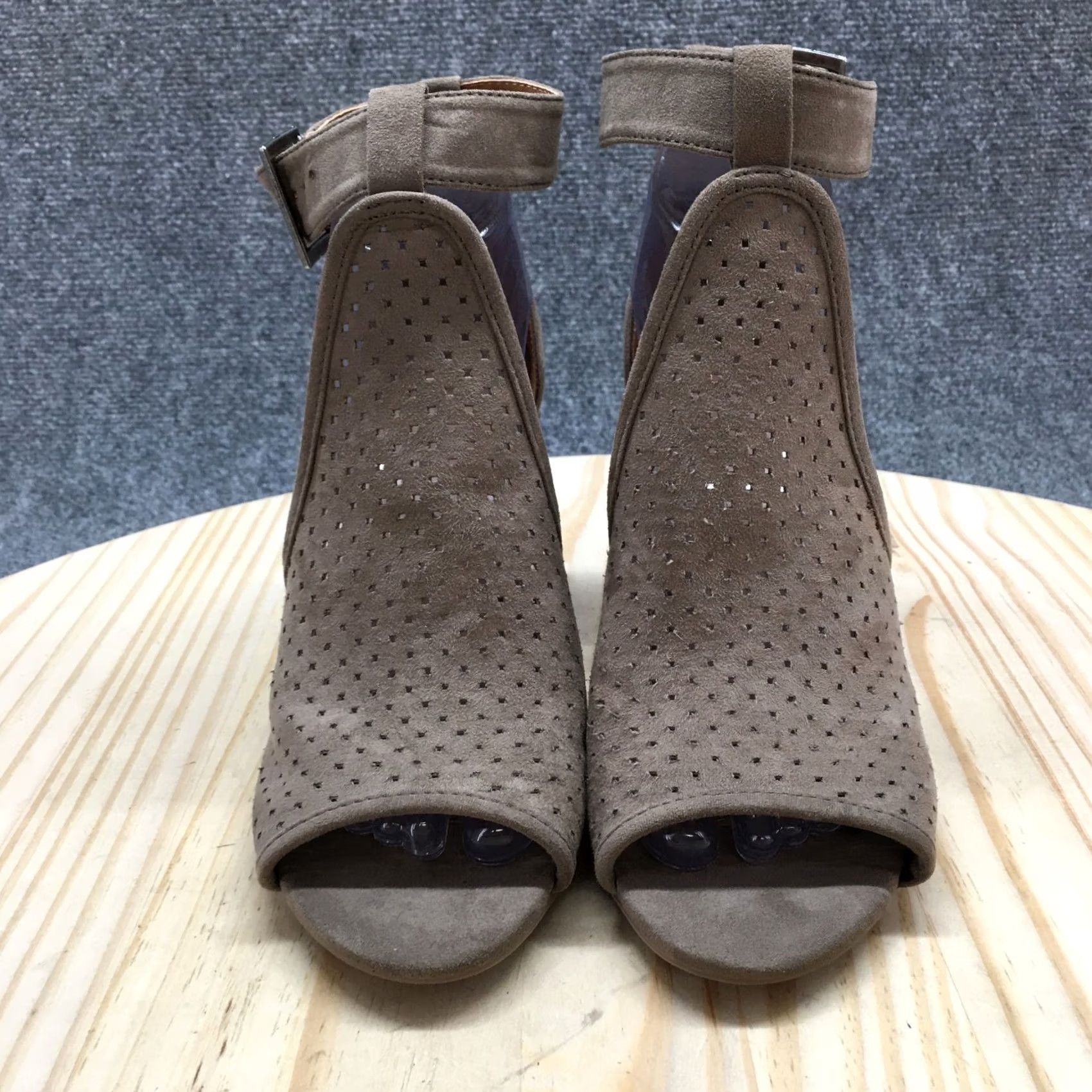 Vintage Universal Thread Sandals Womens 8.5 Hannah Ankle Straps Beige Heels Buckle NEW Size US 9 / IT 39 - 4 Thumbnail