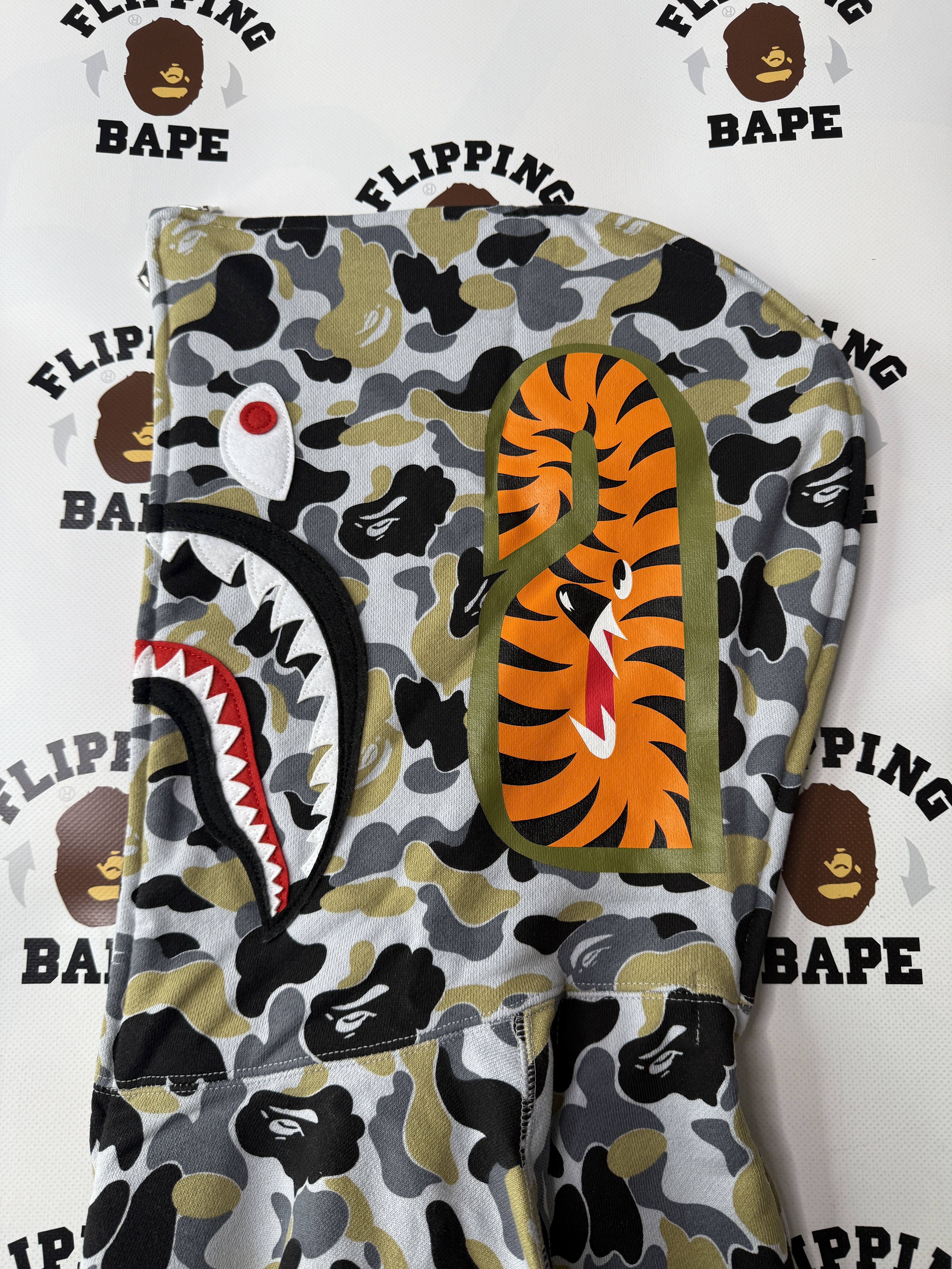 Bape BAPE STORE GINZA SEPARATE SHARK FULL ZIP HOODIE Size US L / EU 52-54 / 3 - 6 Thumbnail