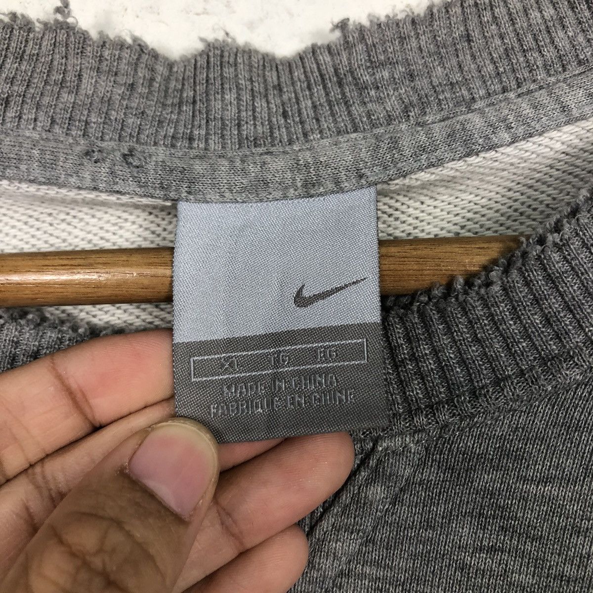 Nike Nike Small Swoosh Crewneck — Vintage Grey Essential Size US XL / EU 56 / 4 - 15 Thumbnail