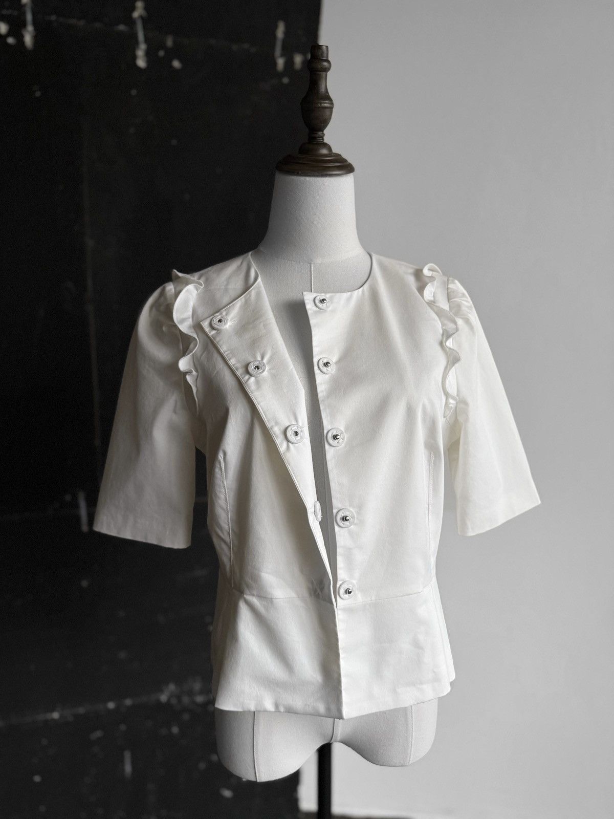 Tara Jarmon Tara Jarmon Womens White Ruffle Shoulder Short Sleeve Blazer Size M / US 6-8 / IT 42-44 - 1 Thumbnail