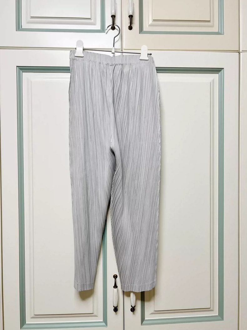 Issey Miyake Issey Miyake Grayish-white pleated pants Size 25" / US 0 / IT 36 - 2 Thumbnail