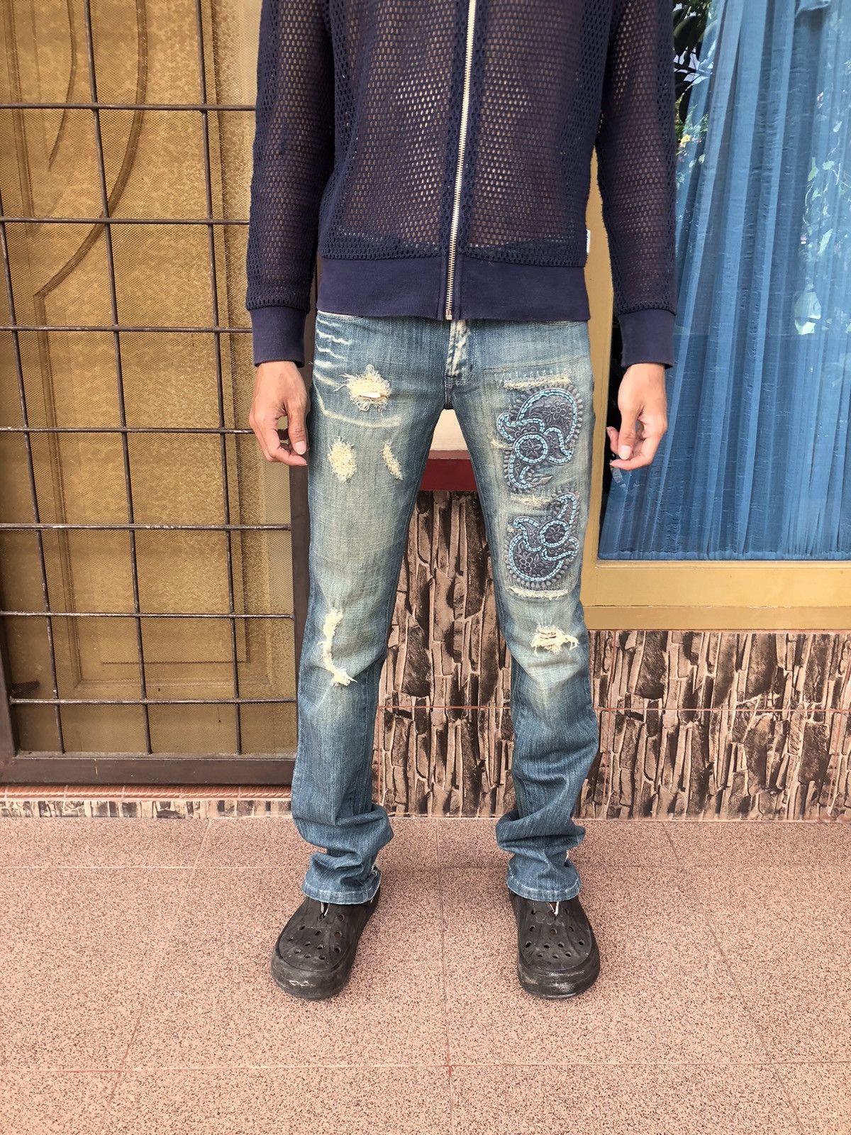 Japanese Brand People 4 Peace Flared Distressed Floral Embroidered Size US 27 - 2 Thumbnail