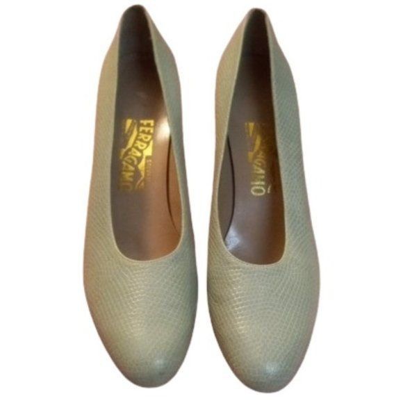 Salvatore Ferragamo Salvatore Ferragamo Size 9 AAA Green Leather Pumps 2.75 Inch Size US 9 / IT 39 - 1 Thumbnail