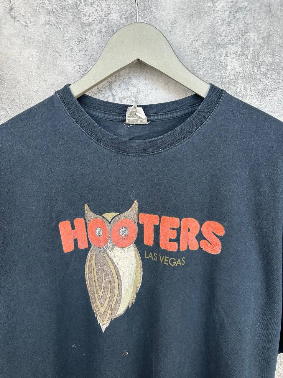 Vintage Hooters Las Vegas Owl T-Shirt Vintage 90s Graphic Tee Size US L / EU 52-54 / 3 - 4 Thumbnail