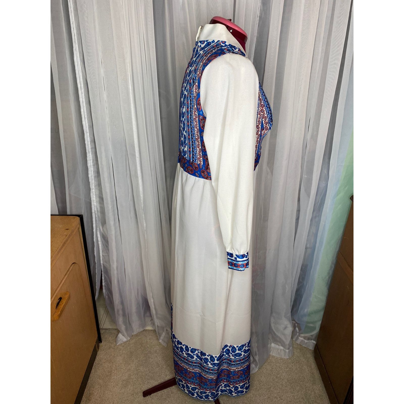 Vintage maxi dress with patterned yoke boho with coat white blue red Size XXL / US 16-18 / IT 52-54 - 11 Thumbnail
