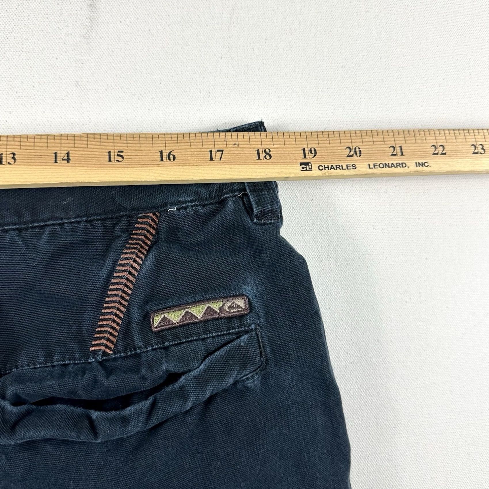 Vintage VINTAGE Quiksilver Chino Shorts Mens 36 Navy Blue Beach Surf Skateboard Denim Size US 36 / EU 52 - 7 Thumbnail