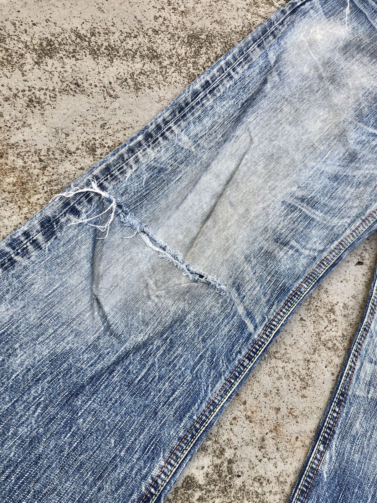 Edwin WASHED BLUE DISTRESSED DENIM BY EDWIN Size US 34 / EU 50 - 2 Thumbnail