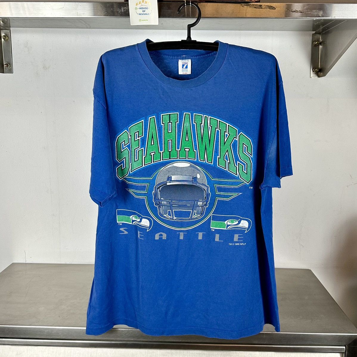 Logo 7 × NFL × Vintage Vintage 90s Seattle Seahawks Football Graphic NFL XL T-shirt Size US XL / EU 56 / 4 - 1 Thumbnail