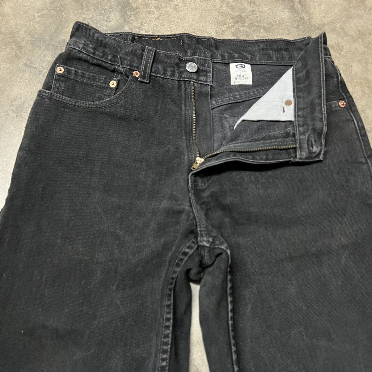 Levi's × Levi's Vintage Clothing × Vintage Vintage 90’s Levi’s 550 🇺🇸 Relax-Fit Black Denim Jeans Size US 30 / EU 46 - 6 Thumbnail