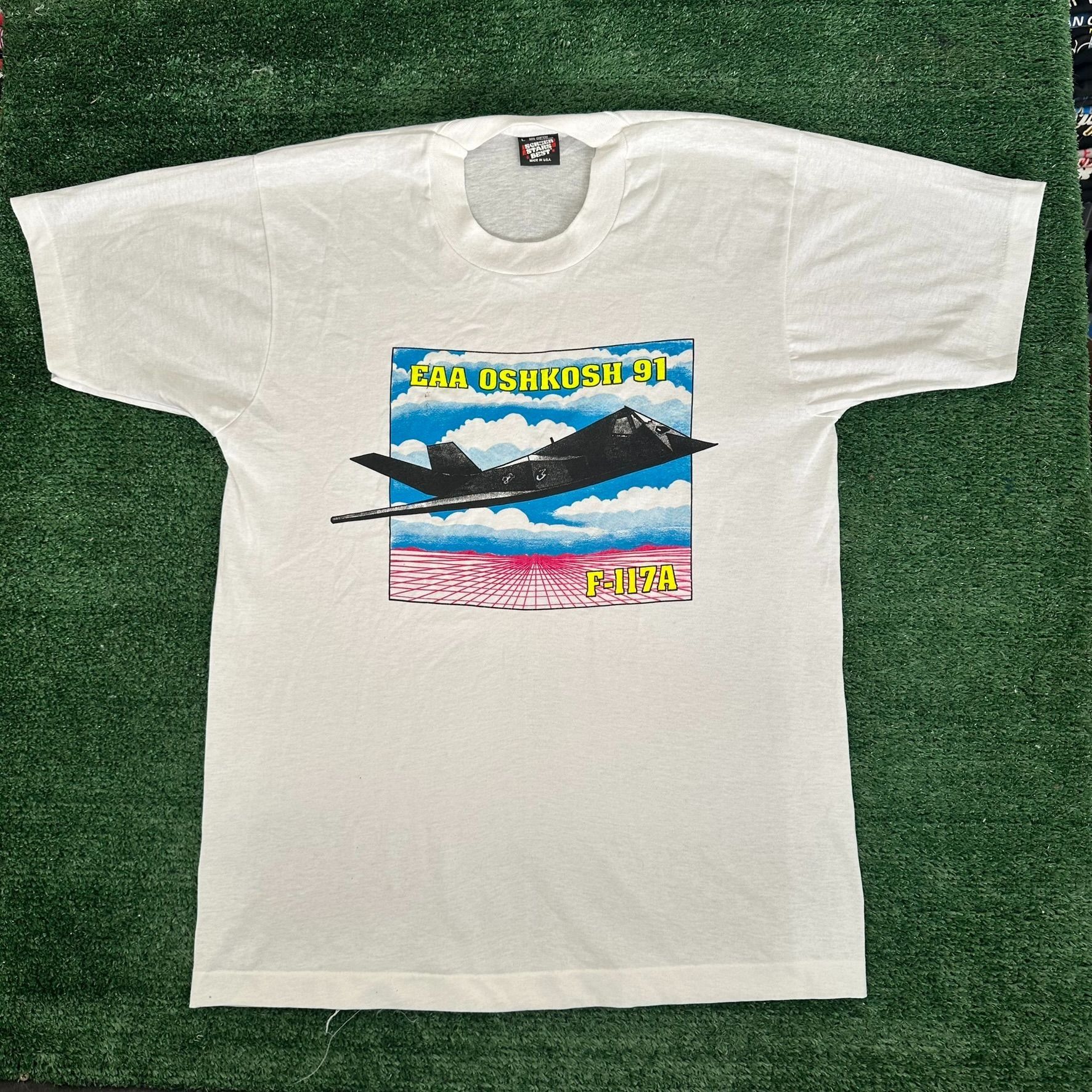 Vintage Vintage 90s F-117A Nighthawk Stealth Fighter T-Shirt Oshkosh Size US L / EU 52-54 / 3 - 1 Thumbnail