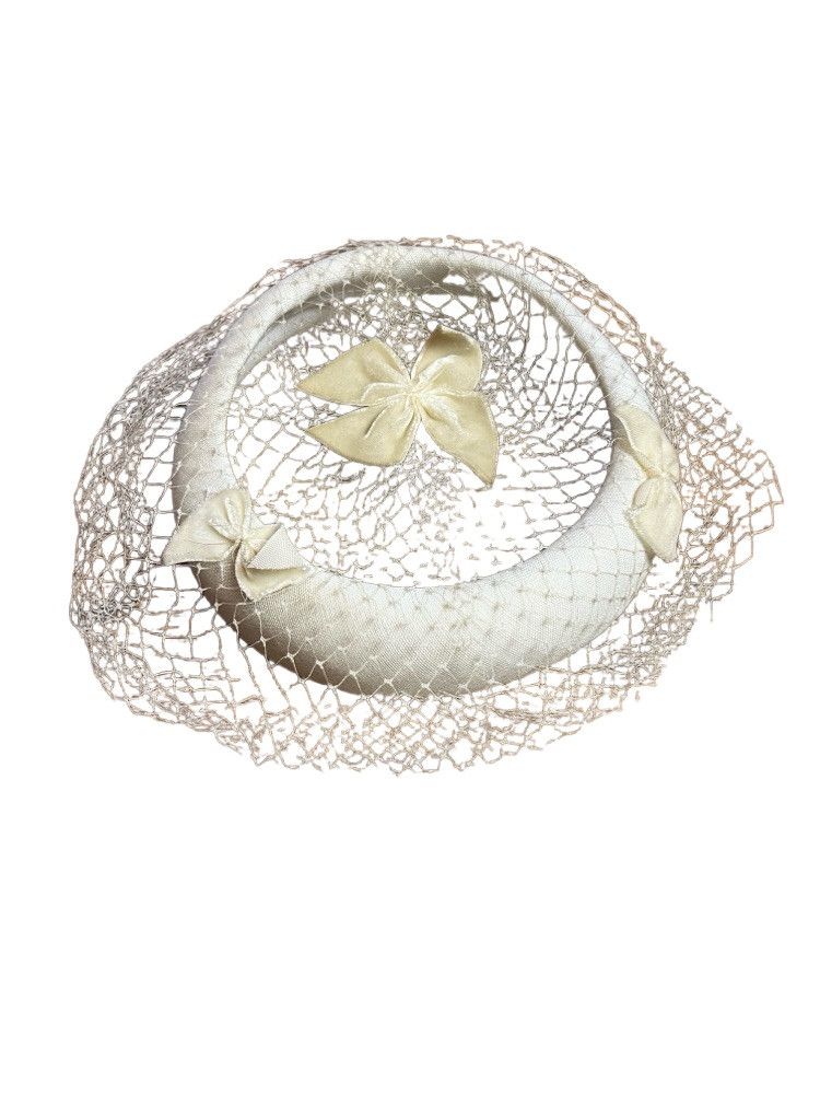 Vintage Vintage 1950's-1960's White Wedding Bridal Fascinator Hat Size ONE SIZE - 1 Thumbnail