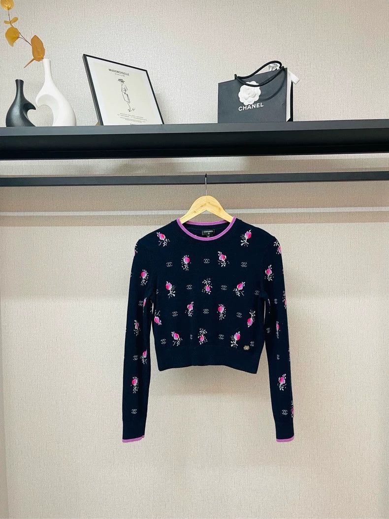 Chanel Chanel Dark blue flower logo knitwear 2504-Nextarrow Size XXS / US 00 / IT 34 - 1 Thumbnail