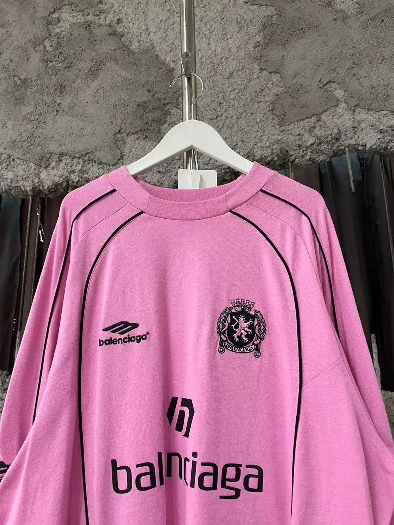 Balenciaga Balenciaga Pink Manchester United Shanghai Long Sleeve Size US S / EU 44-46 / 1 - 3 Thumbnail