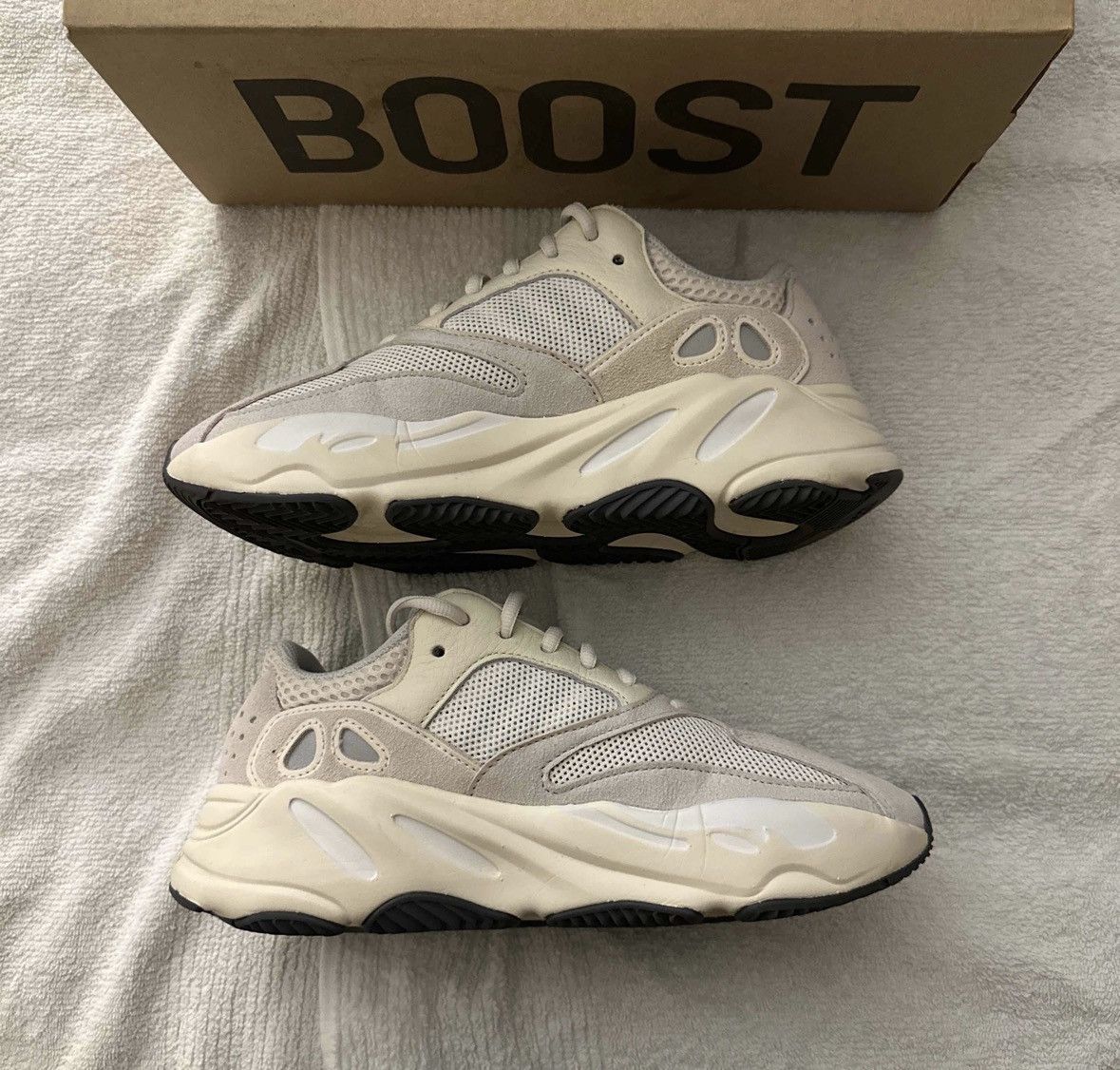 Yeezy Yeezy 700 ‘Analog’ Size US 7 / EU 40 - 1 Thumbnail