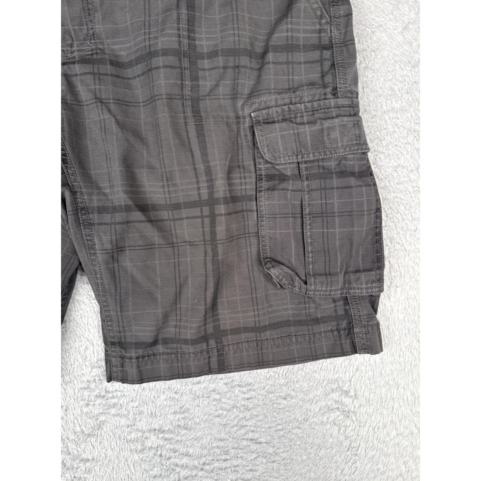 The North Face The North Face Mens Shorts 36 Gray Plaid Cargo 11 Inseam Hiking Outdoor Pockets Size US 36 / EU 52 - 2 Thumbnail