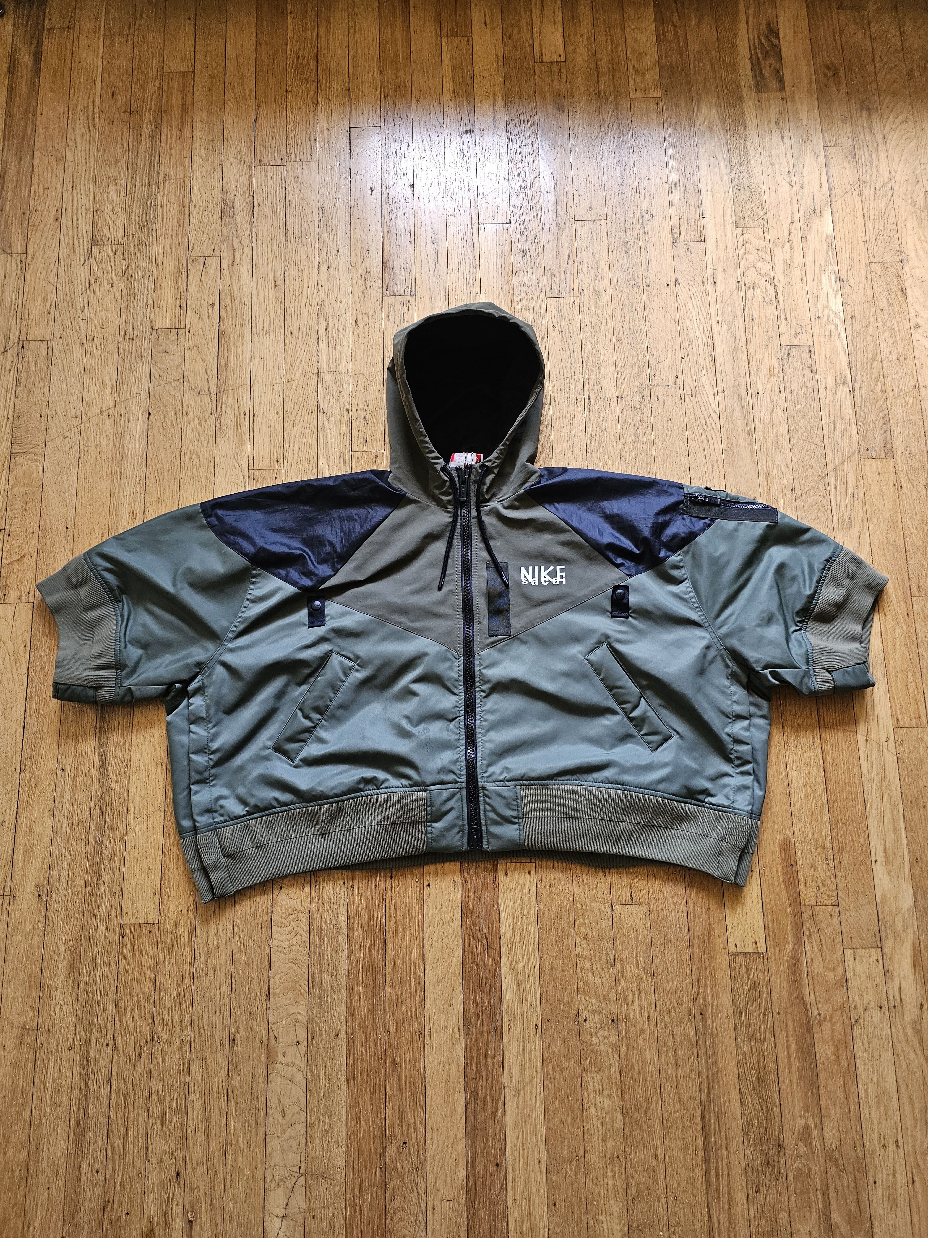 Nike × Sacai Sacai x Nike Cropped Bomber Size US M / EU 48-50 / 2 - 1 Thumbnail
