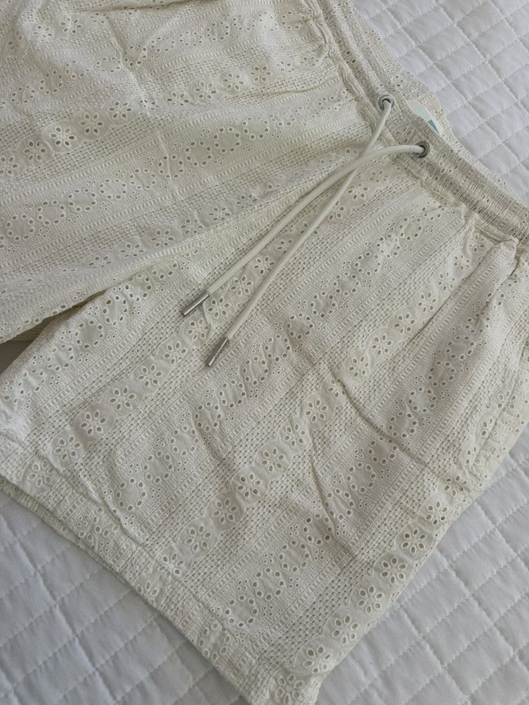 Kith KITH COTTON EYELET BELMONT SHORT SANDRIFT SIZE MEDIUM RARE Size US 32 / EU 48 - 2 Thumbnail