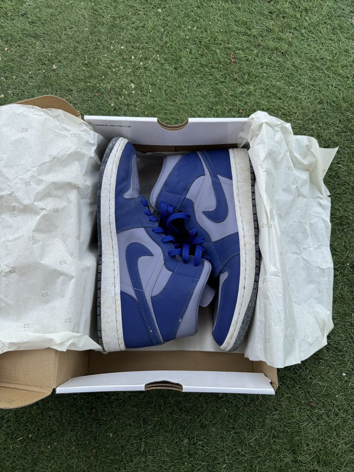 Nike NIKE AIR JORDAN 1 MID ROYAL BLUE SNEAKERS Size US 11 / IT 41 - 9 Thumbnail