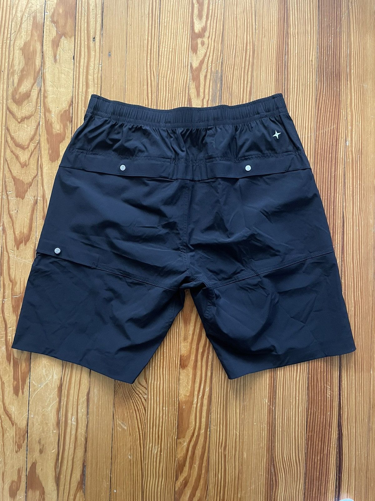 Stone Island Stone Island Stellina Logo Shorts Tech Cargo Black Size US 32 / EU 48 - 1 Thumbnail