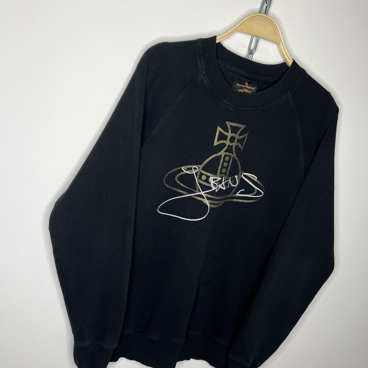 Designer × Vivienne Westwood Vivienne Westwood big gold orb sweatshirt anglomania Size US M / EU 48-50 / 2 - 4 Thumbnail