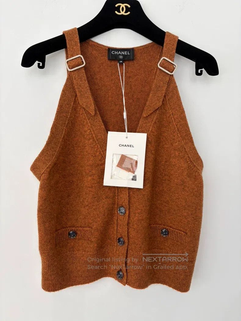Chanel Chanel V-neck brick red knitted vest Size XS / US 0-2 / IT 36-38 - 1 Thumbnail