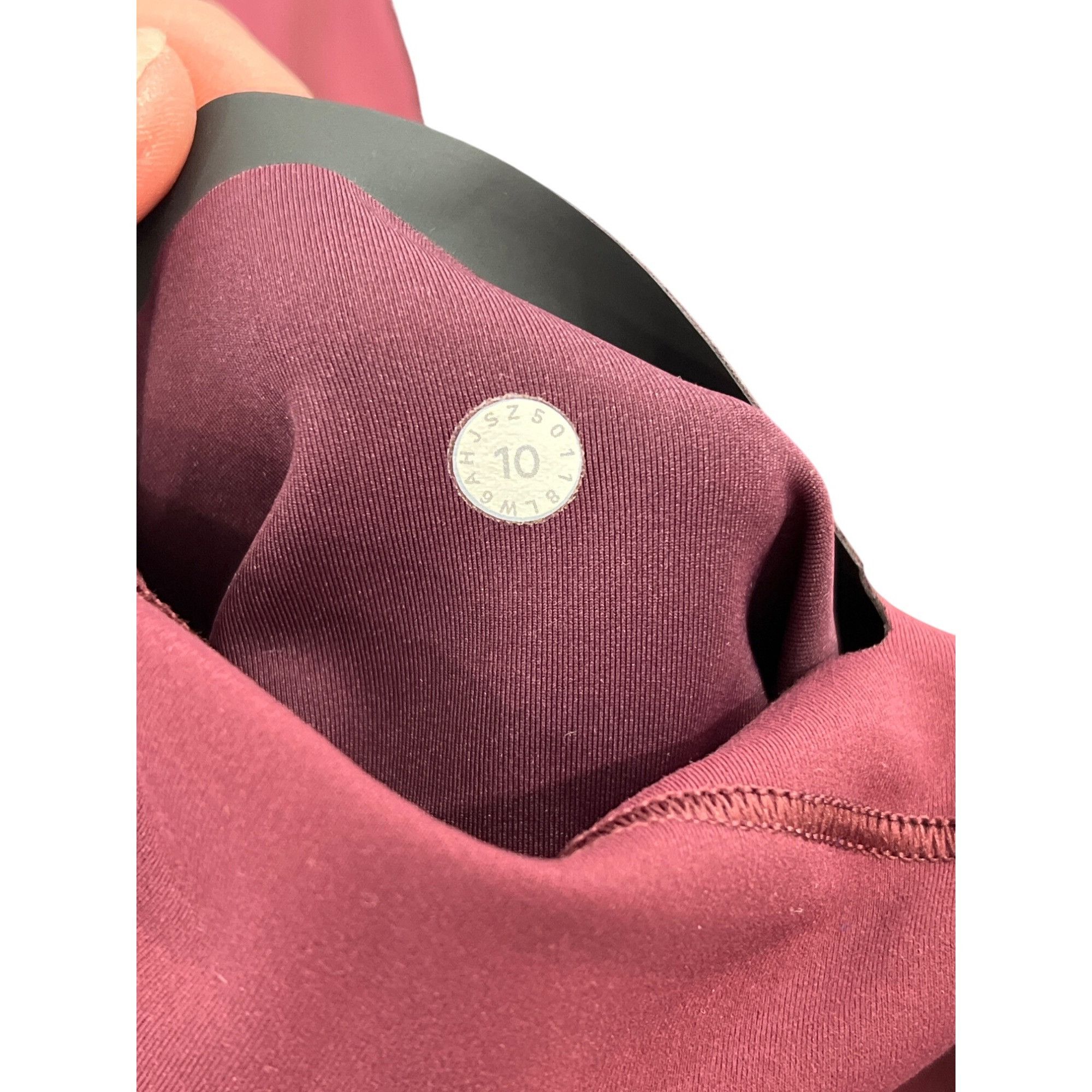 Lululemon Lululemon In Movement Crop *Everlux 19" Size 10Garnet Size 32" / US 10 / IT 46 - 7 Thumbnail
