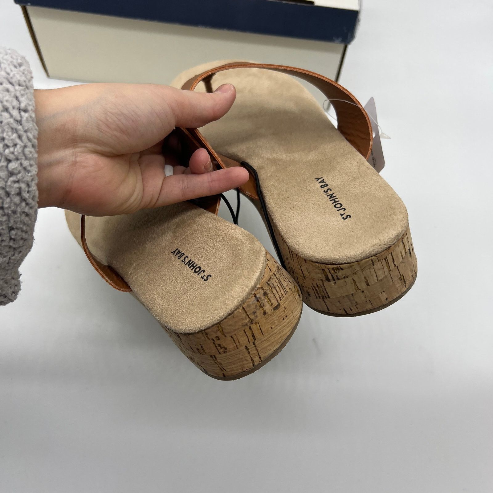 Other St. John's Bay Womens Salden Flip-Flops Brown Cognac Size 9M Size US 9 / IT 39 - 9 Thumbnail