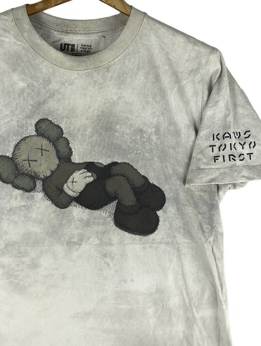 Kaws × Uniqlo × Vintage KAWS x Uniqlo Tokyo First Mori Arts Gallery Exclusive Tee L Size US L / EU 52-54 / 3 - 3 Thumbnail