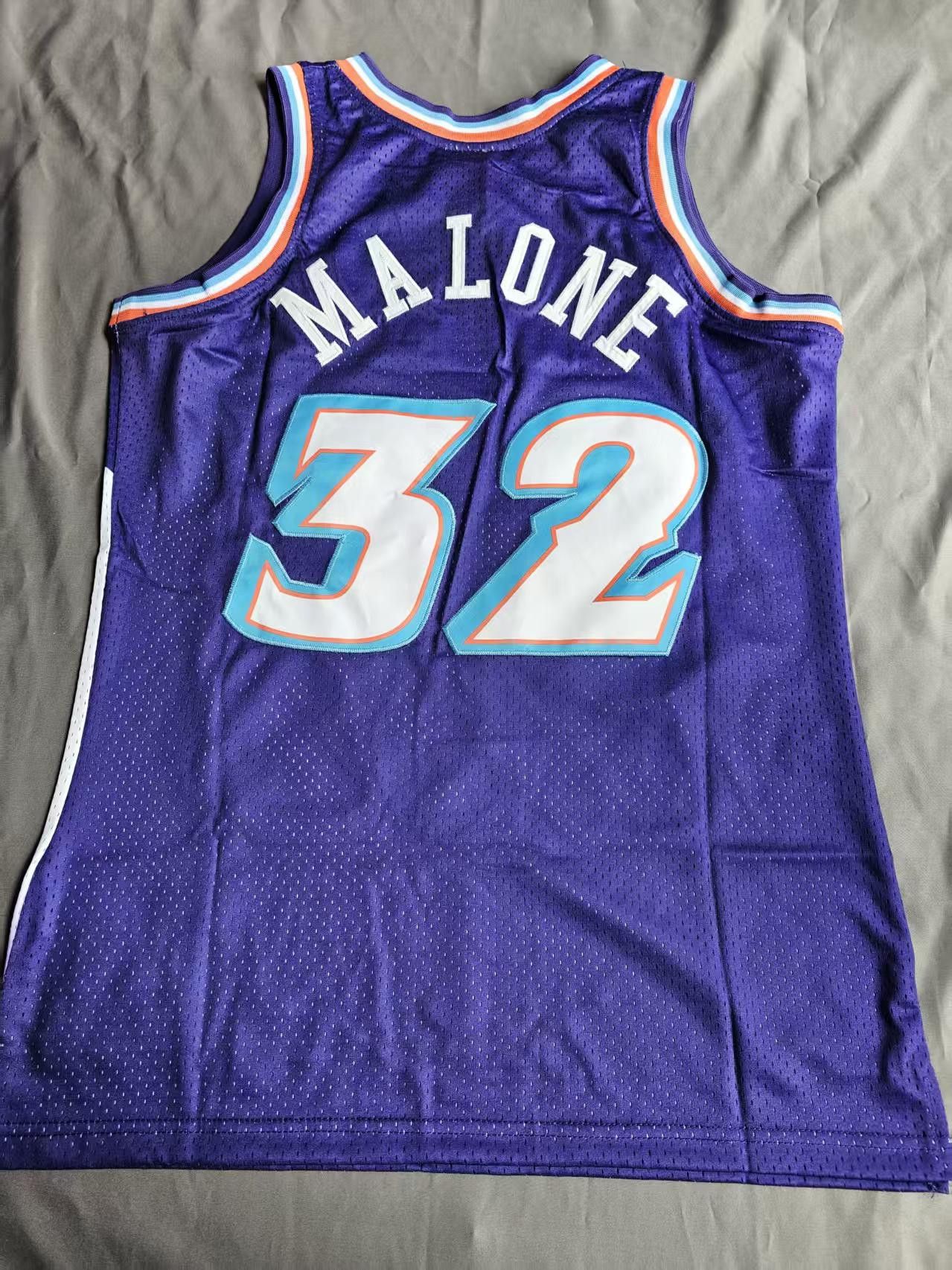 NBA #32 Karl Malone Jersey Utah Jazz 1996 97 Size US L / EU 52-54 / 3 - 2 Thumbnail
