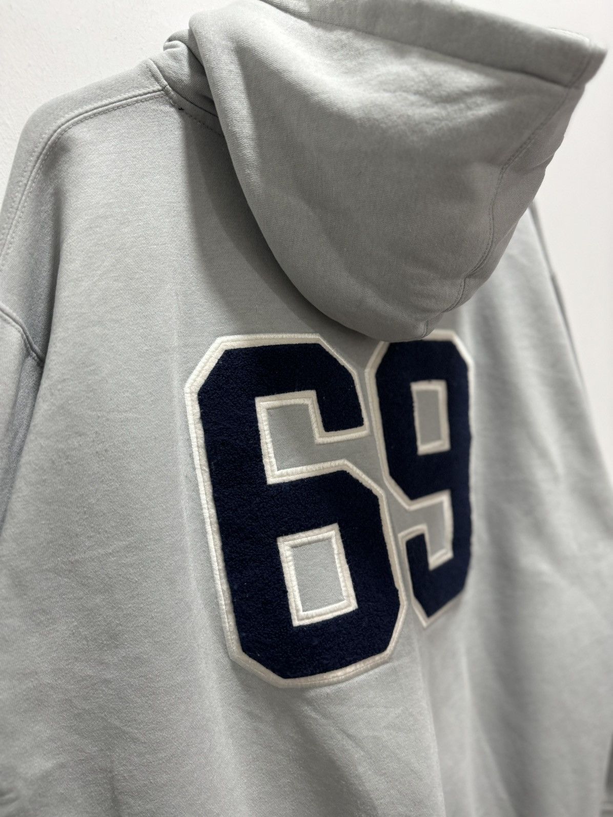 Japanese Brand VINTAGE SKATEBOARD STYLE PLAYER 69 EMBROIDERED LOGO HOODIE Size US XL / EU 56 / 4 - 13 Thumbnail