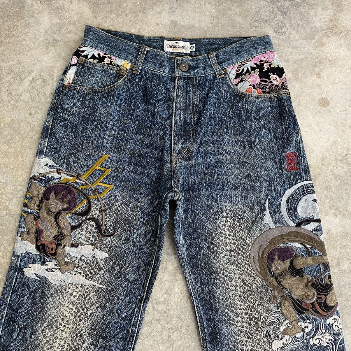 Karakuri Tamashii 00’s Karakuri Tamashii Fūjin Wind God Embroidered Jeans Size US 30 / EU 46 - 2 Thumbnail