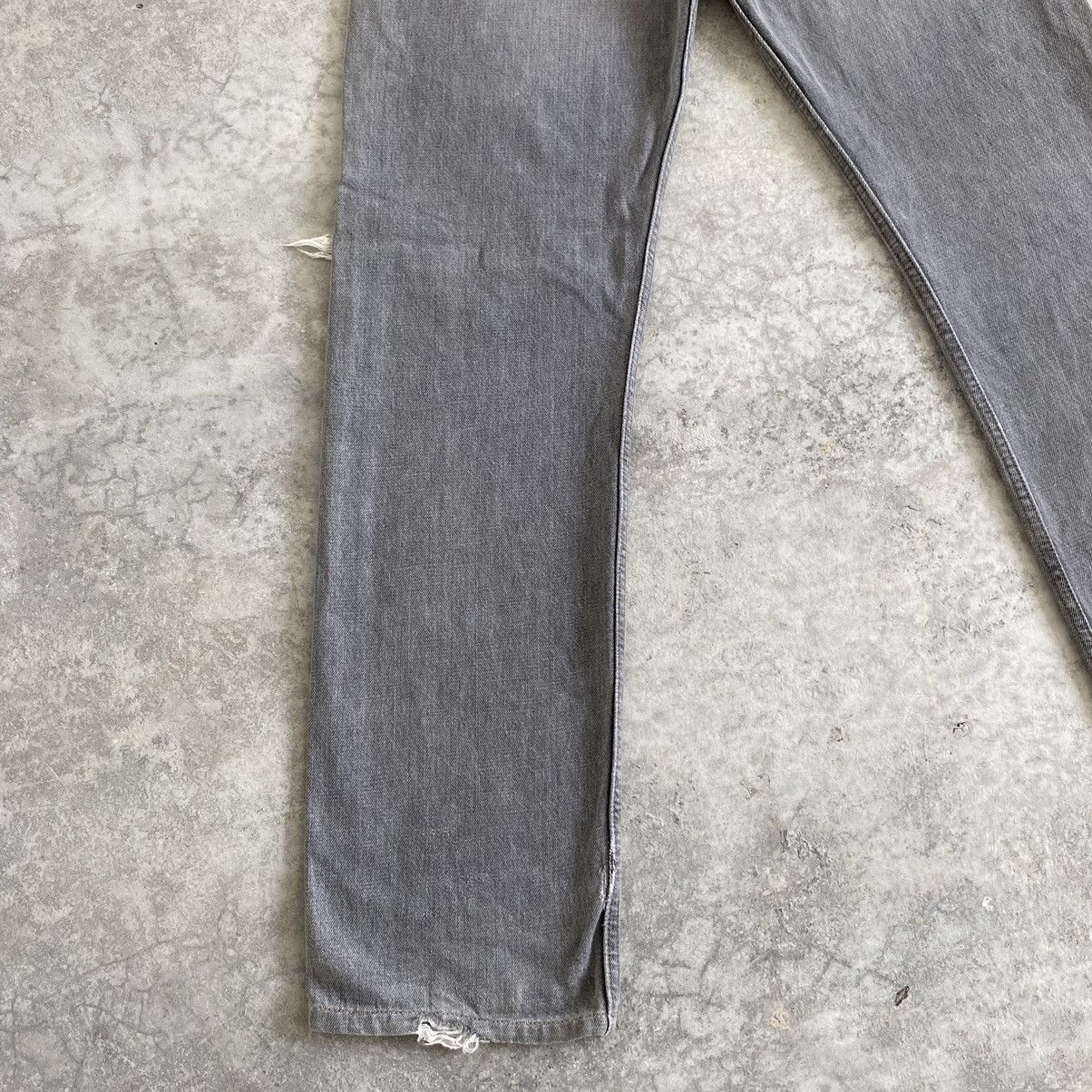 Levi's Vintage Late 90’s Levis 501 Ash Grey Distressed Jeans Size US 32 / EU 48 - 18 Thumbnail