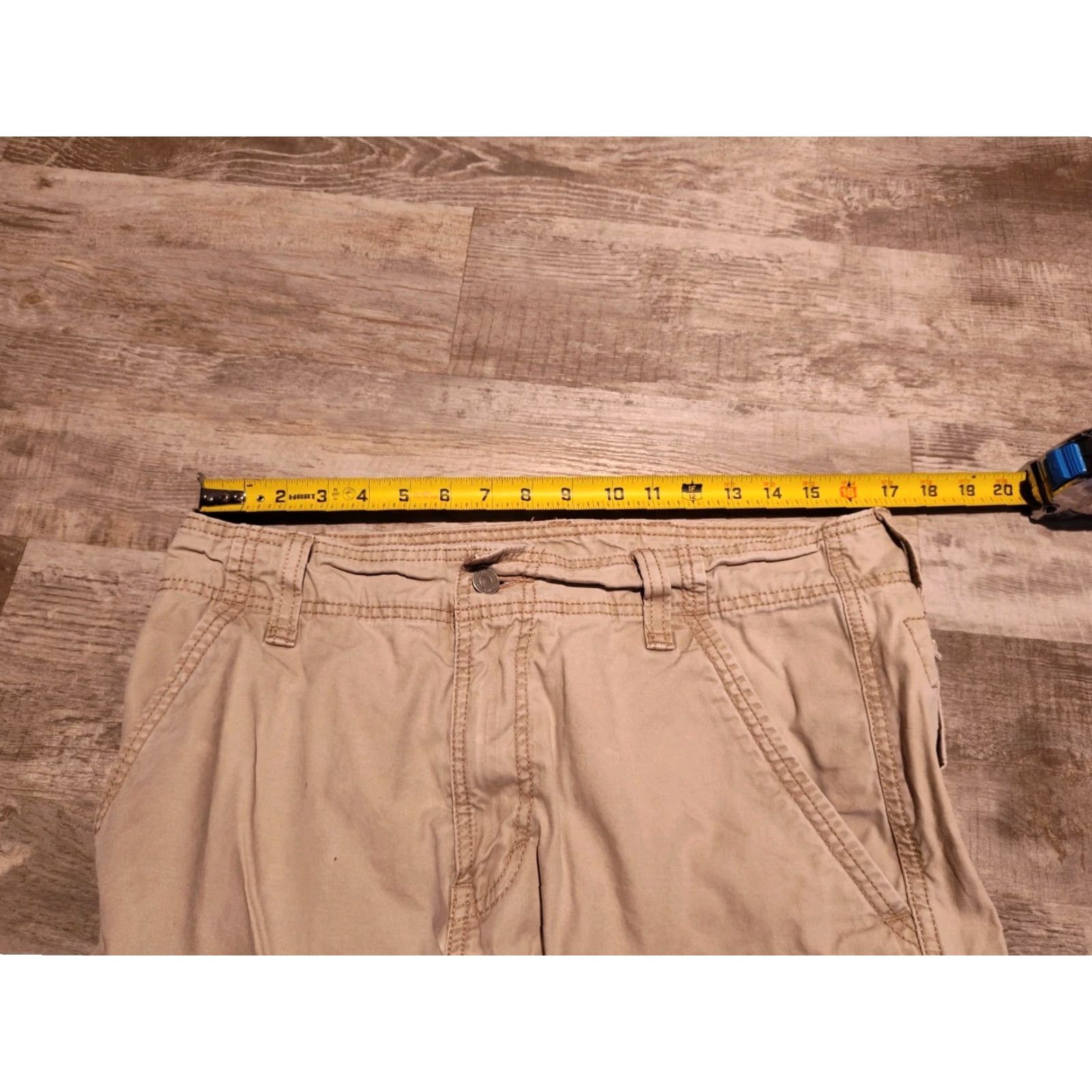 Levi's VINTAGE Levi's Cargo Shorts Men Size 33 Beige Summer Casual Travel Hiking Skate 10" Inseam Size US 33 - 5 Thumbnail